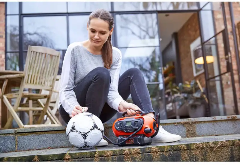 Компресор автомобільний акумуляторний BLACK+DECKER BDCINF18N — Photo 8