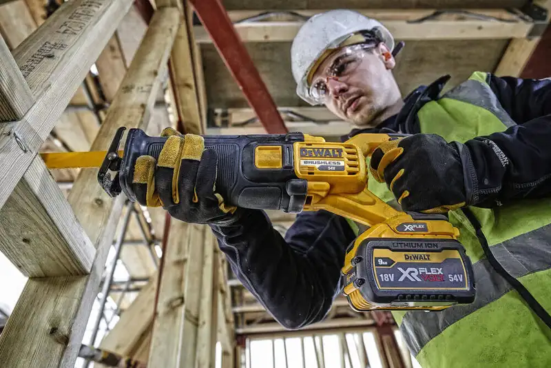 Пила шабельна акумуляторна DeWALT DCS389N — Photo 2