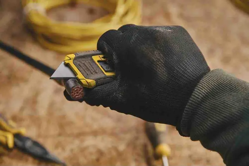 Ніж Control-Grip довжиною 132 мм з висувним лезом для оздоблювальних робіт STANLEY STHT10432-0 — Photo 17