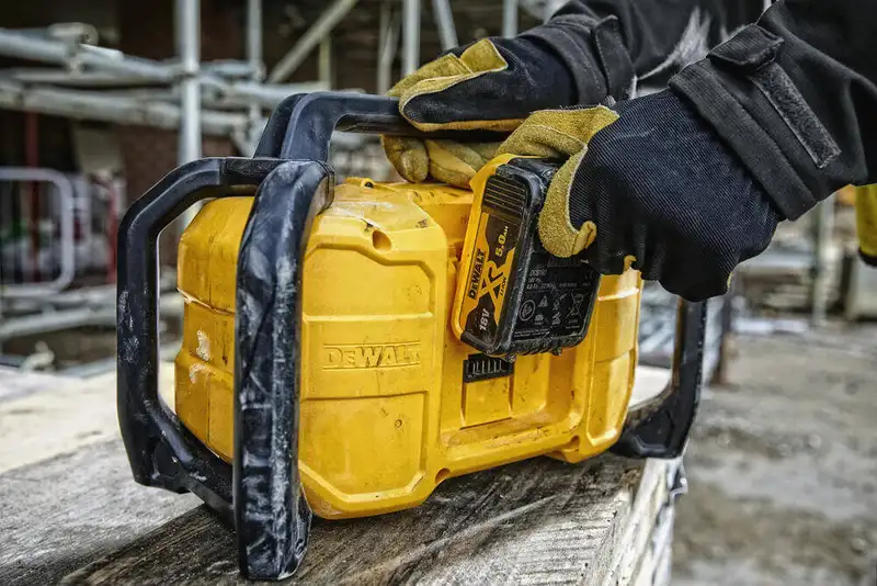 Зарядний пристрій-радіоприймач DeWALT DCR029 — Photo 6