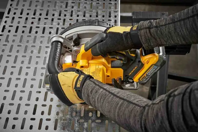 Пилка дискова по металу акумуляторна DeWALT DCS383H2 — Photo 12