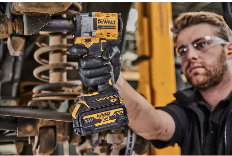 Гайкокрут ударний акумуляторний безщітковий DeWALT DCF923P2G — Photo 10