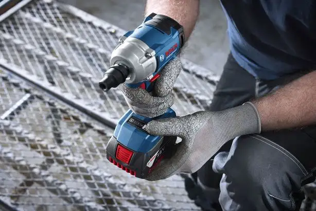 Акумуляторний безщітковий ударний гайковерт Bosch GDS 18V-350 — Photo 1
