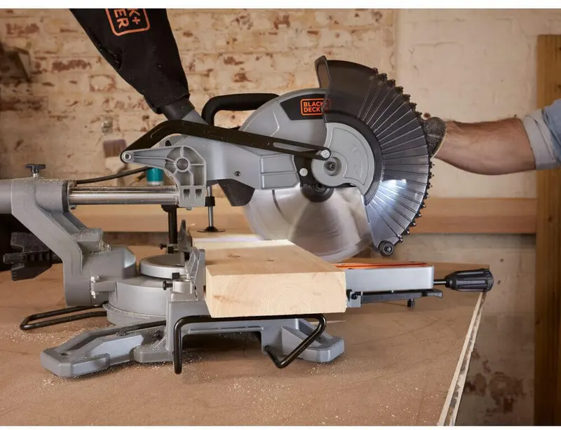 Пила торцювальна мережева BLACK+DECKER BES710 — Photo 2