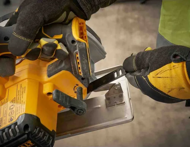 Пилка дискова по металу акумуляторна DeWALT DCS383N — Photo 7