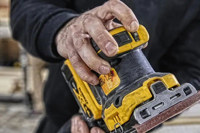 Шліфмашина вібраційна акумуляторна DeWALT DCW200NT — Photo 12