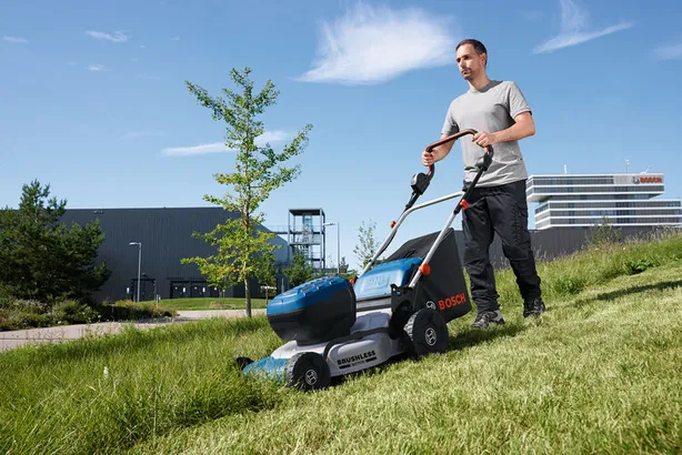 Акумуляторна безщіткова газонокосарка Bosch GRA 18V2-46 — Photo 1