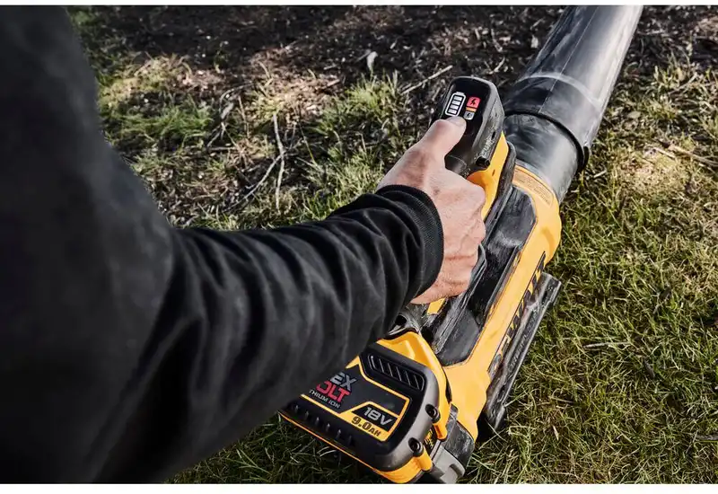 Повітродувка акумуляторна безщіткова DeWALT DCMBL777N — Photo 8