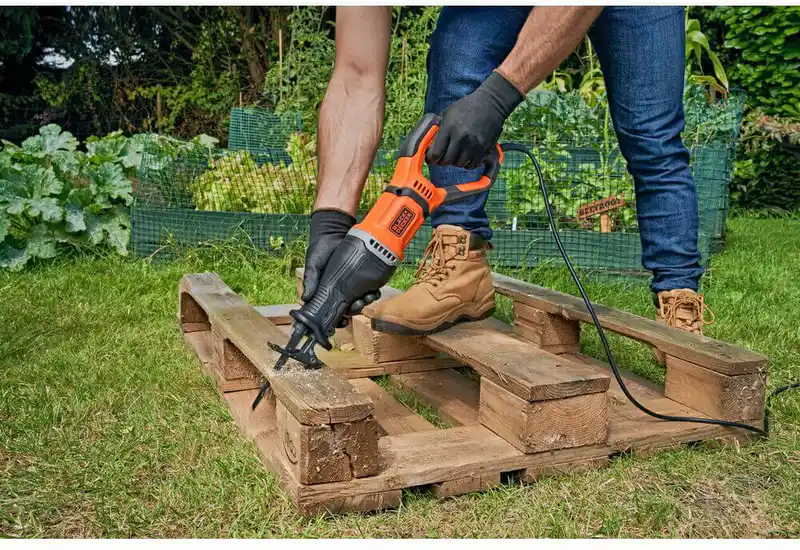 Пила шабельна мережева BLACK+DECKER BES301 — Photo 3