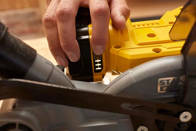 Пила торцювальна акумуляторна STANLEY FATMAX SFMCS701M1 — Photo 4