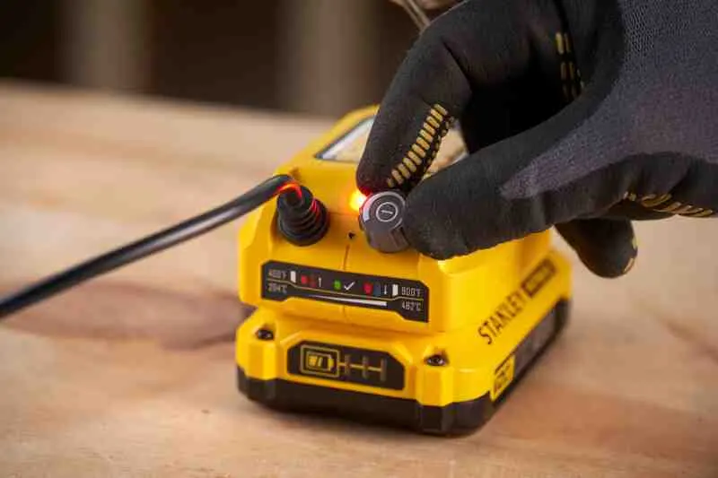 Паяльник аккумуляторний STANLEY FATMAX SFMCE040B — Photo 6