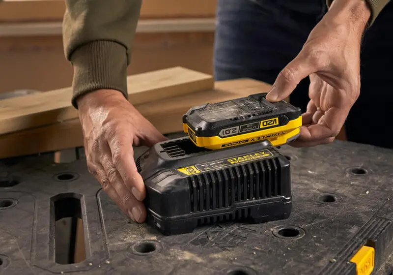 Зарядний пристрій STANLEY FATMAX SFMCB12D2 — Photo 2