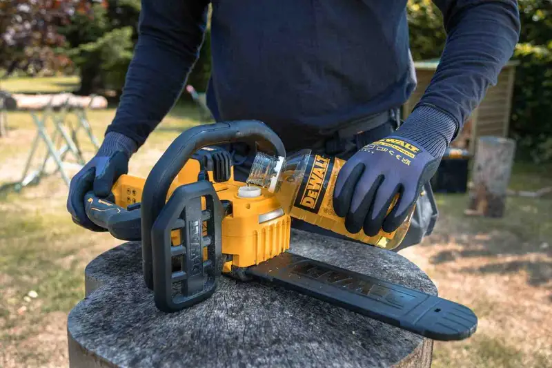 Пила ланцюгова акумуляторна безщіткова DeWALT DCMCS565P1 — Photo 9