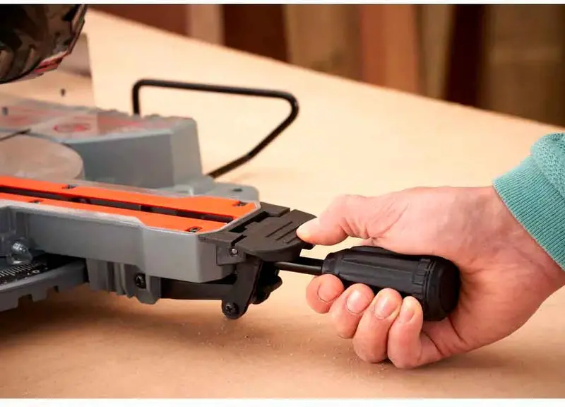 Пила торцювальна мережева BLACK+DECKER BES702 — Photo 9