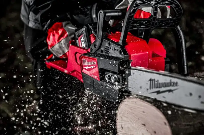 Пила ланцюгова акумуляторна MILWAUKEE, M18 FCHSC-121, 300 мм (+ заряд.пр., 1 акум.Х 12Аг, шина, ланцюг, олія для змащення ланцюг — Photo 7