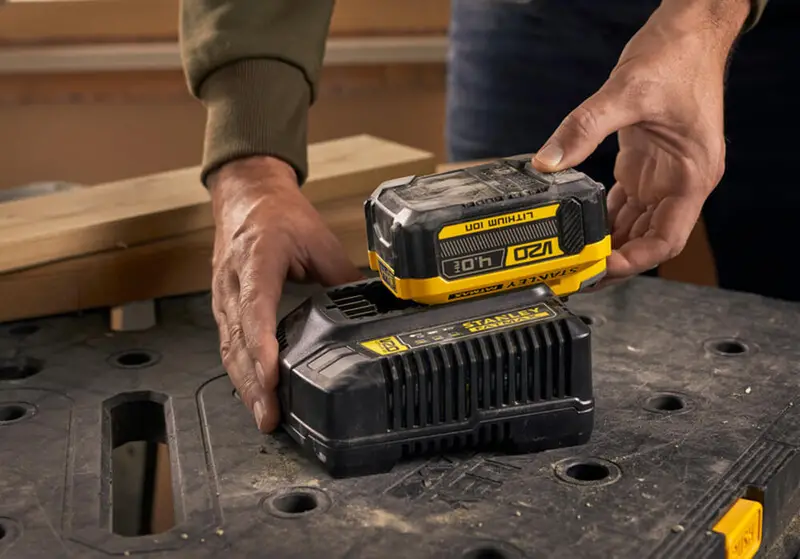 Зарядний пристрій STANLEY FATMAX SFMCB14M1 — Photo 4