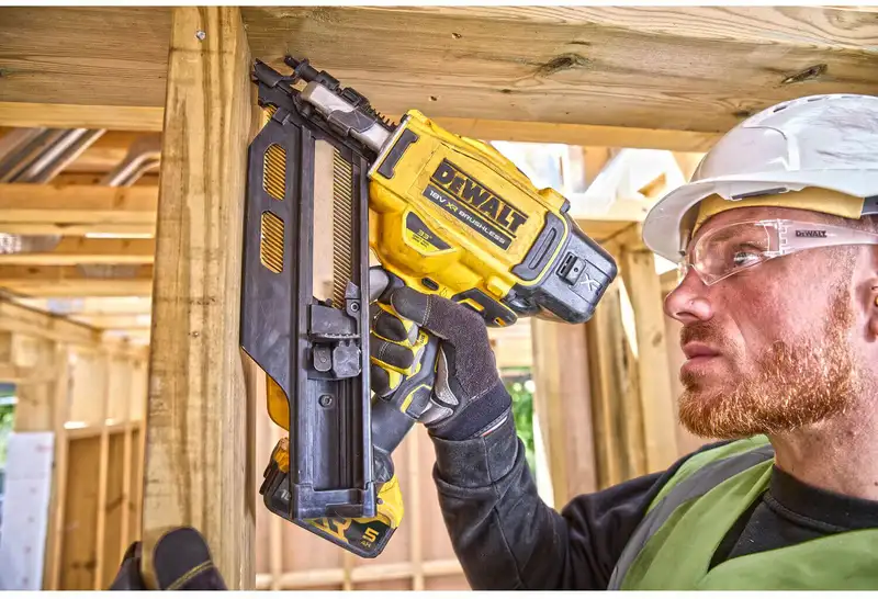 Пістолет цвяхозабивний акумуляторний безщітковий DeWALT DCN930P2 — Photo 16