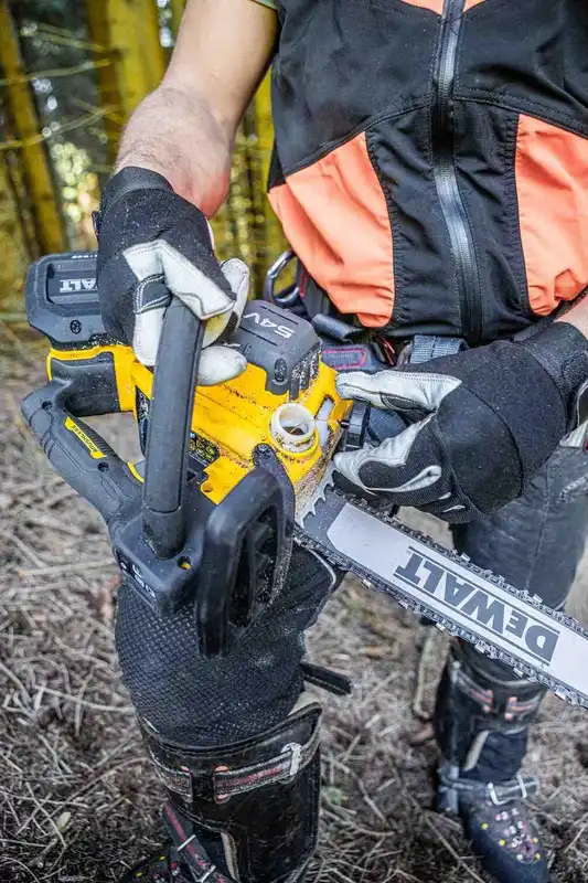 Пилка ланцюгова акумуляторна безщіткова з верхньою рукояткою DeWALT DCMCST635X1 — Photo 9