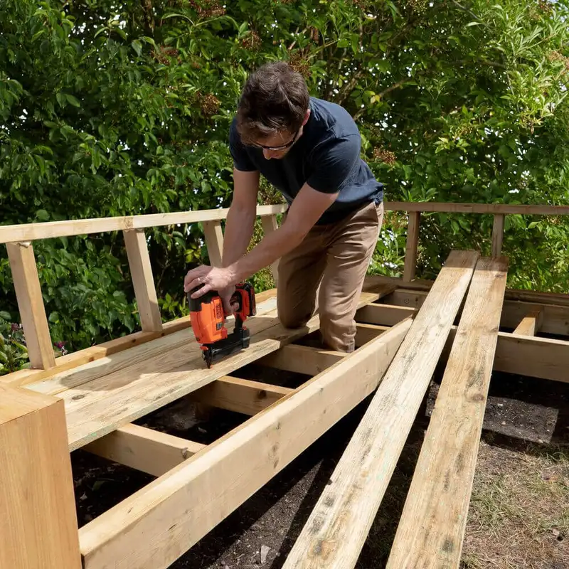 Пістолет цвяхозабивний BLACK+DECKER BCNG01N — Photo 2