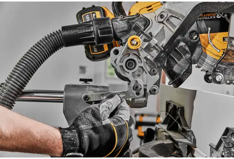 Пилка торцювальна акумуляторна безщіткова DeWALT DCS781N — Photo 17