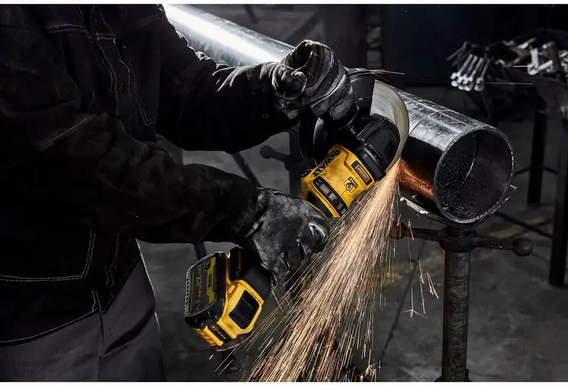 Шліфмашина кутова - болгарка акумуляторна безщіткова DeWALT DCG440N — Photo 3
