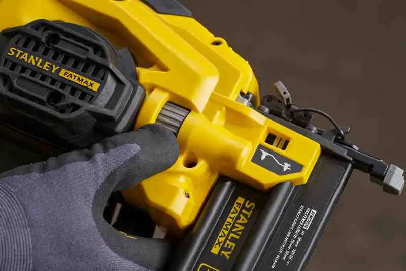 Пістолет цвяхозабивний акумуляторний STANLEY FATMAX SFMCN618B — Photo 14