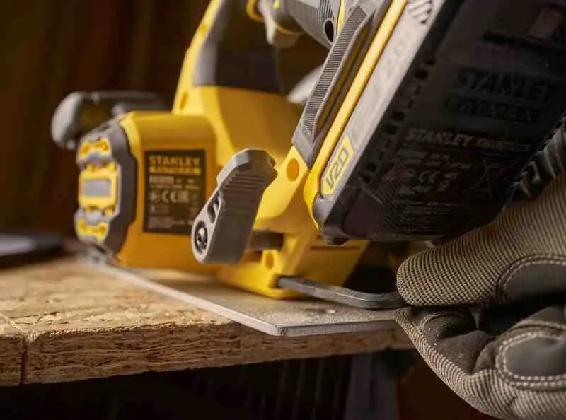 Пила циркулярна акумуляторна STANLEY FATMAX SFMCS550B — Photo 12