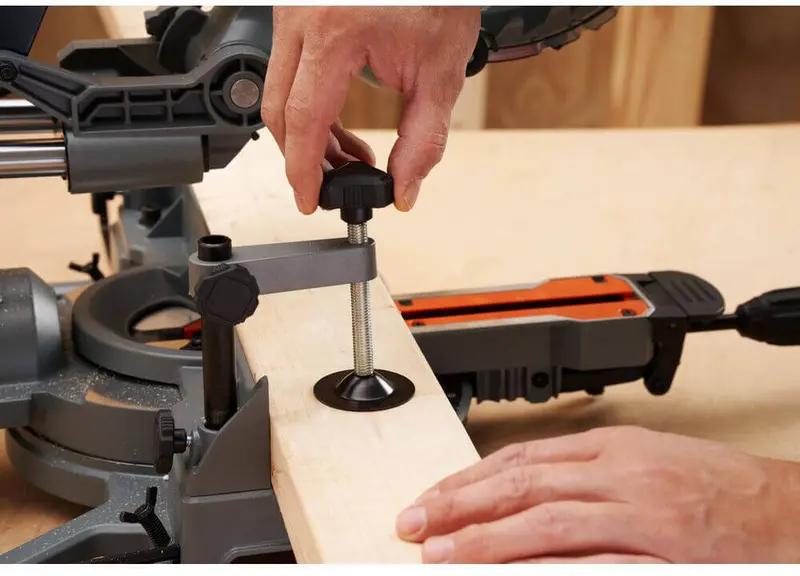 Пила торцювальна мережева BLACK+DECKER BES701 — Photo 7