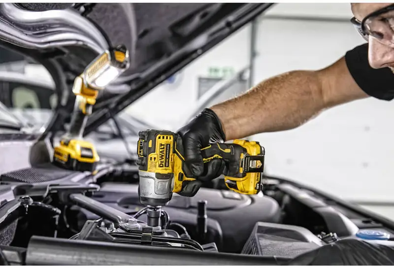 Гайковерт ударний акумуляторний безщітковий DeWALT DCF902D2 — Photo 2