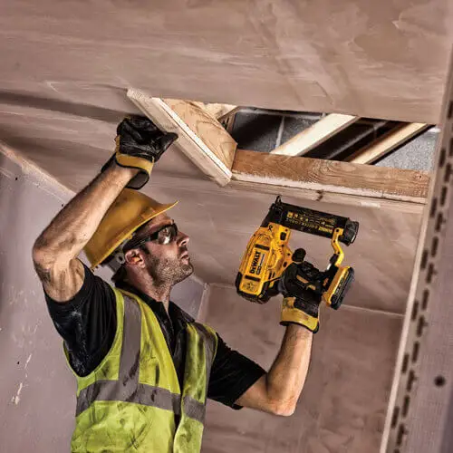 Пістолет цвяхозабивний акумуляторний безщітковий DeWALT DCN680NT — Photo 5