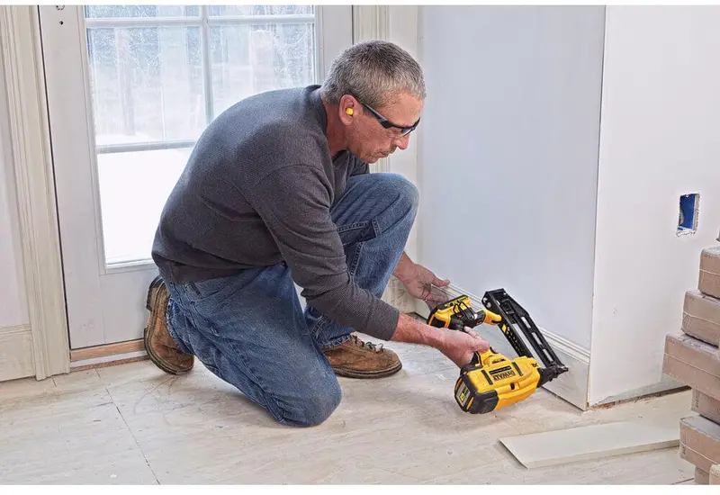 Пістолет цвяхозабивний акумуляторний безщітковий DeWALT DCN662N — Photo 8