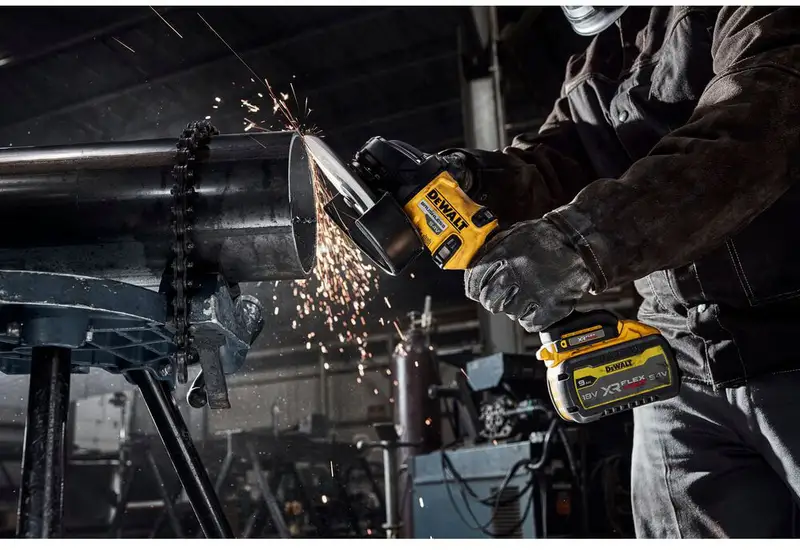 Шліфмашина кутова - болгарка акумуляторна безщіткова DeWALT DCG440N — Photo 2