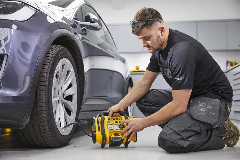 Компресор повітряний акумуляторний DeWALT DCC018N — Photo 9