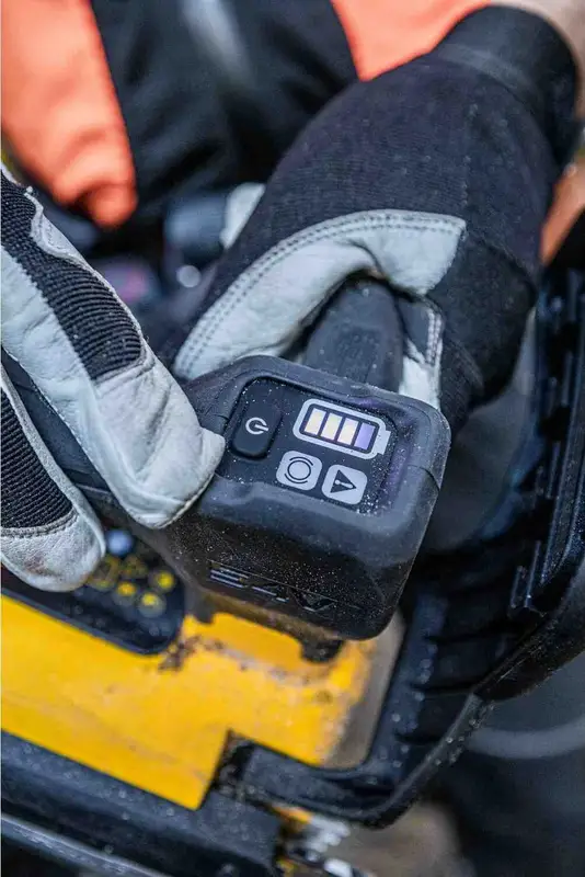 Пилка ланцюгова акумуляторна безщіткова з верхньою рукояткою DeWALT DCMCST635X1 — Photo 10
