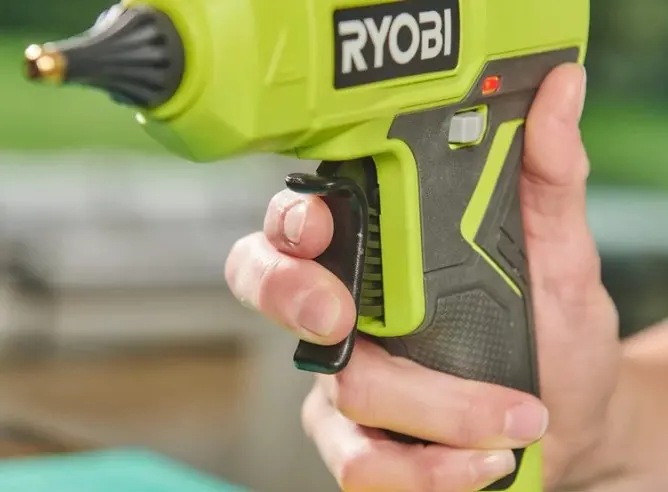 Пістолет клейовий акумуляторний RYOBI RGLU18-0 ONE+18В (каркас) — Photo 1