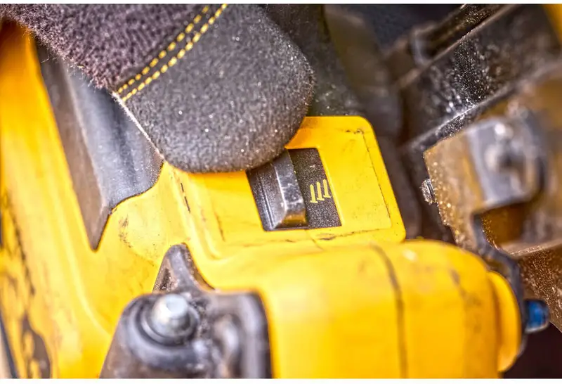 Пістолет цвяхозабивний акумуляторний безщітковий DeWALT DCN930P2 — Photo 11
