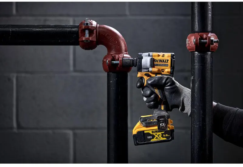 Гайкокрут ударний акумуляторний безщітковий DeWALT DCF922P2T — Photo 2