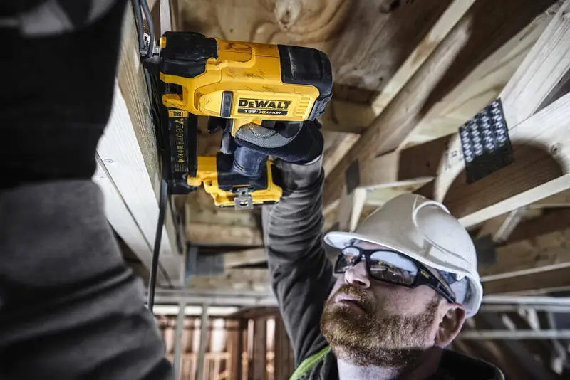 Степлер скобозабивний акумуляторний DeWALT DCN701D2 — Photo 6
