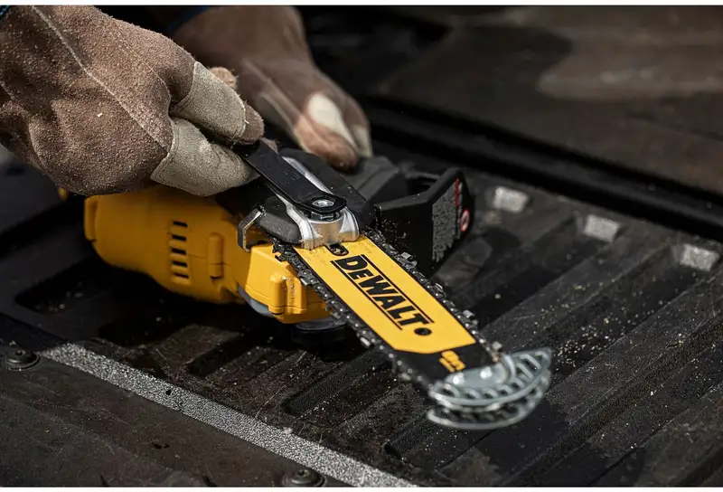 Міні-пилка ланцюгова акумуляторна безщіткова DeWALT DCMPS520P1 — Photo 6