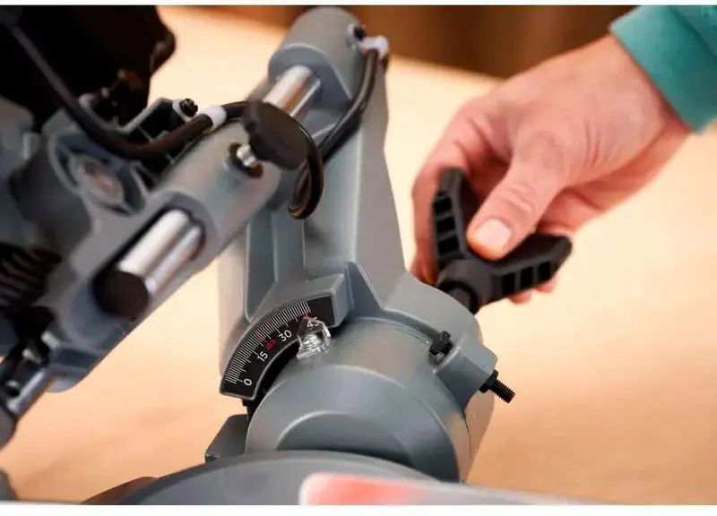 Пила торцювальна мережева BLACK+DECKER BES702 — Photo 8