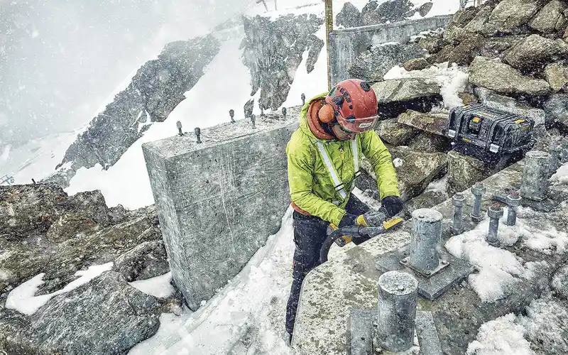 Шліфмашина кутова - болгарка акумуляторна безщіткова DeWALT DCG418NT — Photo 5