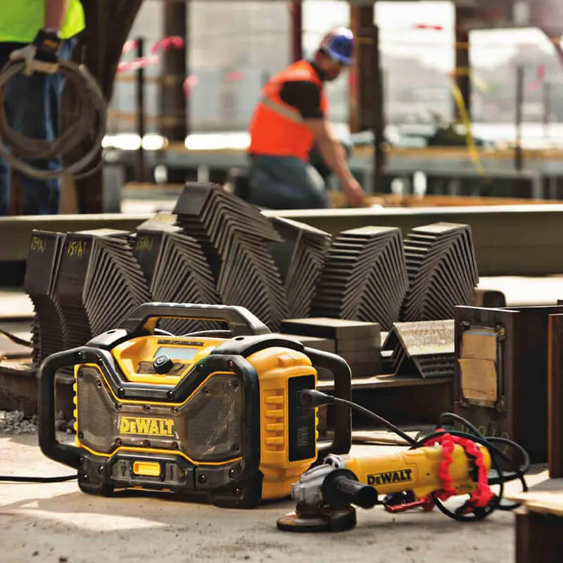 Зарядний пристрій-радіоприймач DeWALT DCR027 — Photo 6
