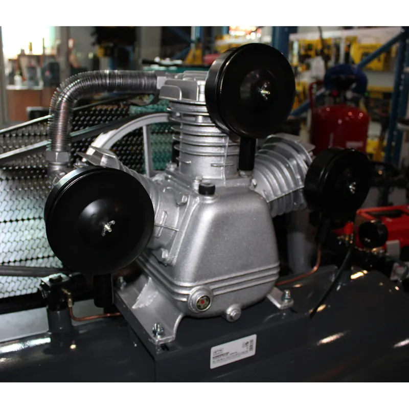 Поршневий повітряний компресор 220 л GTM KC3090-220L ремінний — Photo 2