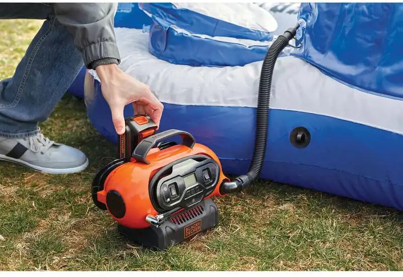 Компресор автомобільний акумуляторний BLACK+DECKER BDCINF18N — Photo 12