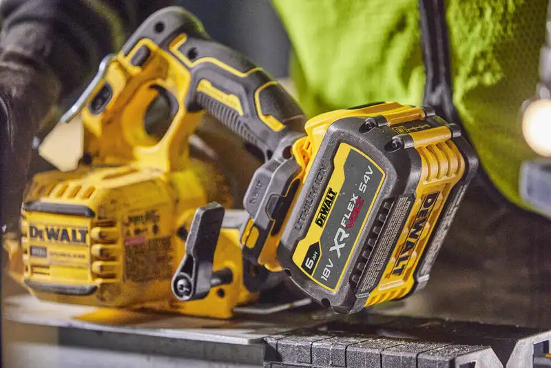 Пила дискова акумуляторна безщіткова DeWALT DCS573NT — Photo 7