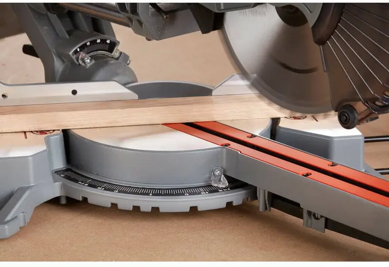 Пила торцювальна мережева BLACK+DECKER BES710 — Photo 5