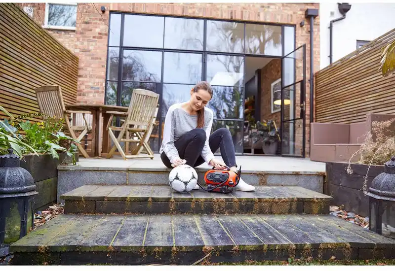 Компресор автомобільний акумуляторний BLACK+DECKER BDCINF18N — Photo 9