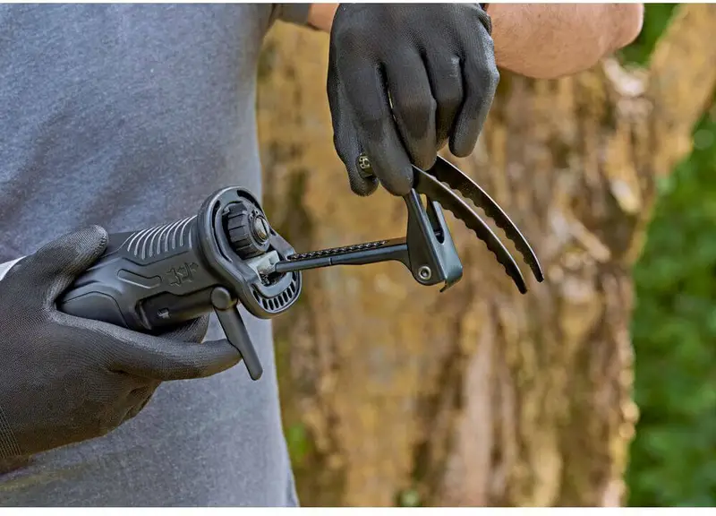 Пила шабельна мережева BLACK+DECKER BES301 — Photo 10