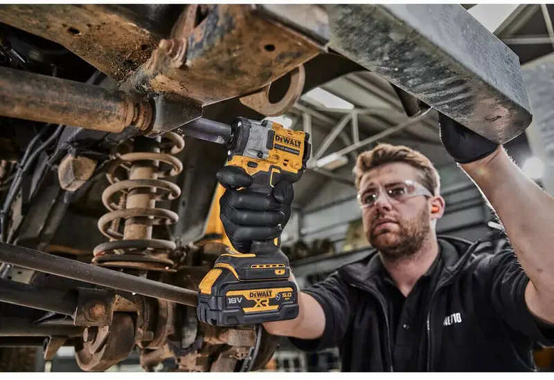 Гайкокрут ударний акумуляторний безщітковий DeWALT DCF923P2G — Photo 12