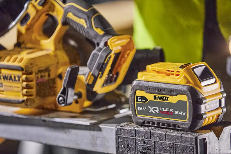 Пила дискова акумуляторна безщіткова DeWALT DCS573NT — Photo 12